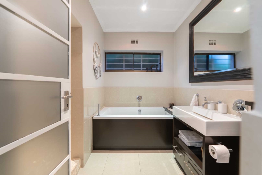 6 Bedroom Property for Sale in Camps Bay Western Cape